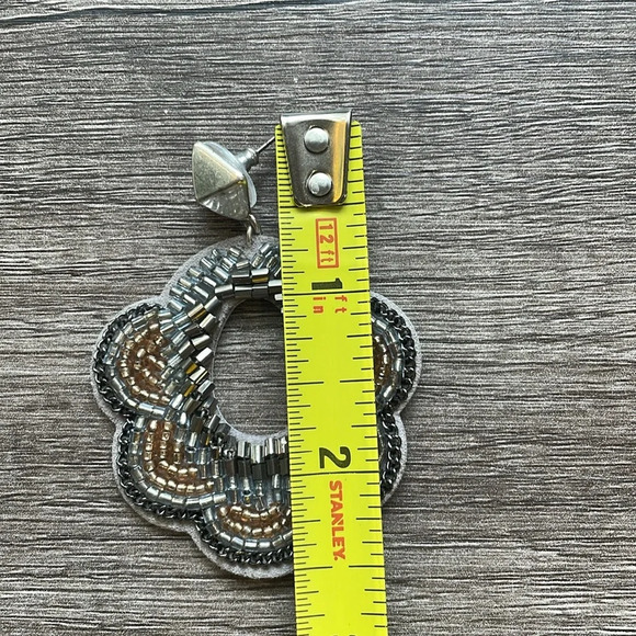 Stella & Dot Silver Bead Gray Dove Leather Lightweight Statement Earrings - Picture 5 of 7